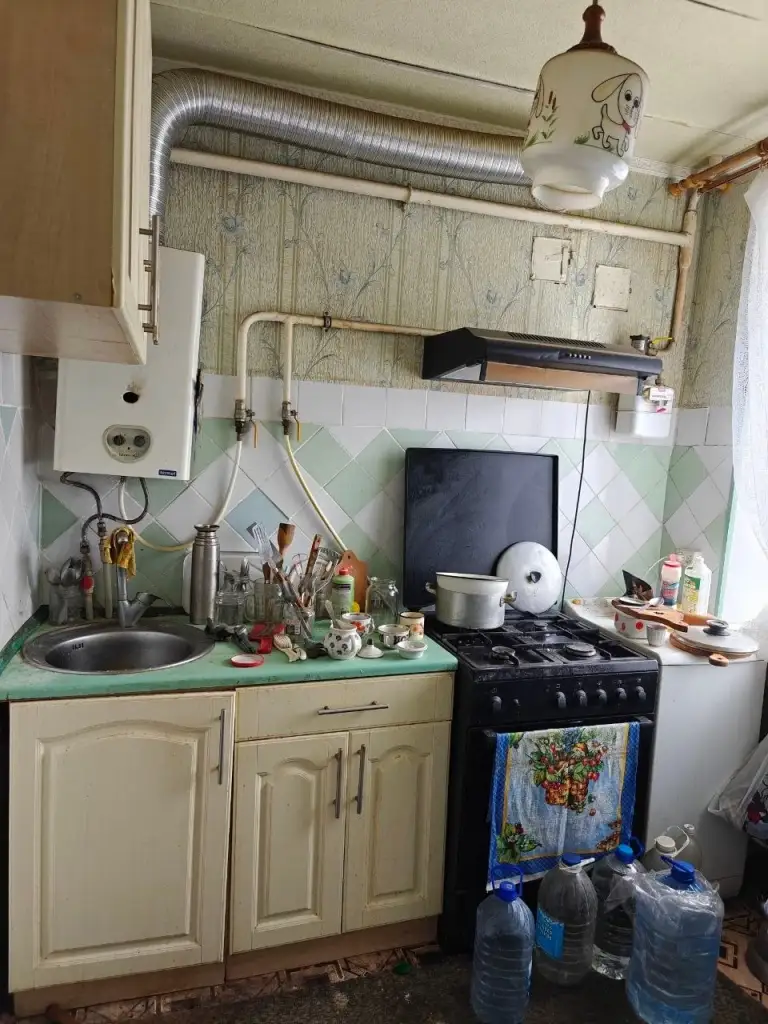Продам 2-х комнатную квартиру в калининском районе, бульвар шевченко. Рядом супермаркеты, остановка транспорта, рынок
2/4, Кирпичный дом
Окна и балкон пластик
Состояние жилое, требует косметического ремонта
Документы готовы, собственник на сделке
3700 000 Руб, торг
Звоните +79497939120, +79495436340 альбина ан - фотография - 6