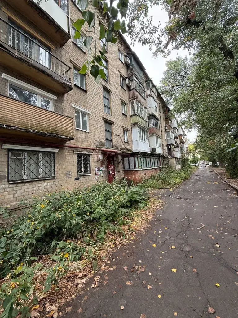1К. Квартира — киевский район, ул. Щорса / пр. Освобождения донбасса
Общая площадь — 31,6 кв. М.
Этаж: 5/5
Квартира расположена во дворе, не угловая. Кирпичный дом. Отличное состояние, встроенная мебель — всё остаётся.
Хорошо развита инфраструктура: рядом железнодорожная больница и областная травматология. Документы готовы, прописанных нет.
— Стоимость: **3 500 000 ₽**
+7(949)105-35-35, Виктория - фотография - 9