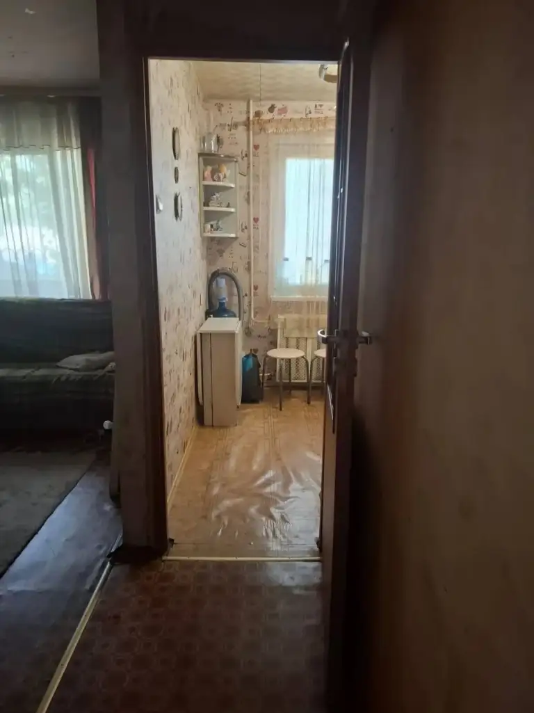 Аренда 1к. Квартира — калининский район, ул. 50-й гвардейской дивизии, 6
Общая площадь — 32 кв. М.
Этаж: 1/5
Пластиковые окна, кованые решётки. Вода подаётся чаще графика, напор хороший. Колонка.
Хорошее состояние, все есть.
— Стоимость: **15 000 ₽**
+7(949)105-35-35, Виктория - фотография - 3