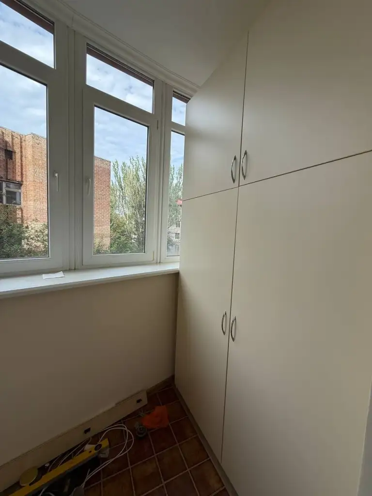 3К. Квартира — киевский район, пр. Панфилова, 21
Общая площадь — 100 кв. М.
Этаж: 3/17

Квартира сдаётся впервые. Может быть доукомплектована по требованию арендатора.

Установлен накопитель воды, есть бойлер.

— Стоимость: **80 000 ₽**
+7(949)105-35-35, Виктория - фотография - 9