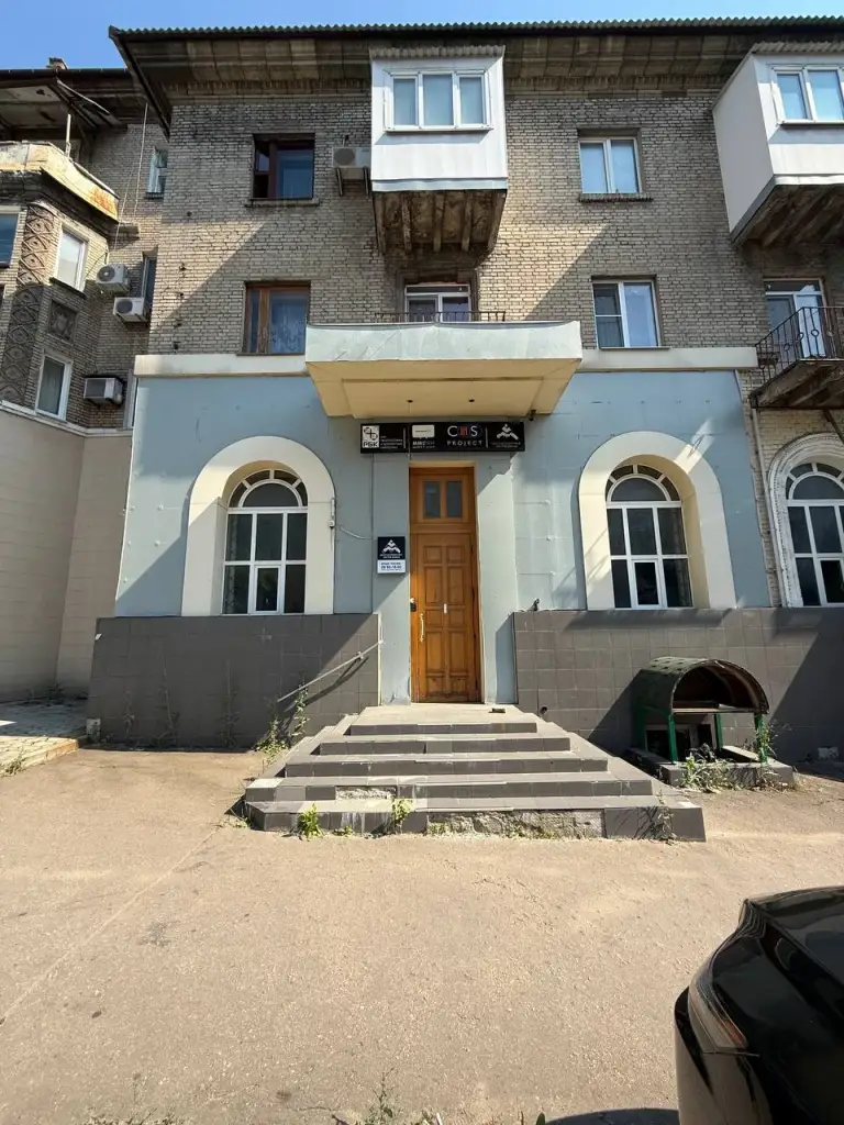 Коммерческое помещение в аренду, киевский район

Ул. Артема 112
Общая площадь —** 190 **кв. М.
Этаж:** 1/5
**
Предлагается в аренду коммерческое помещение для торговли или офиса. Высокие потолки, два входа — фасадный и со двора. В наличии 30 кв. М. Подвального помещения. Парковка на территории. Без мебели, окна с решетками.

Цена:** 150000 **₽
Цена + коммуналка — залог + комиссия агентства (единоразово при заключении договора).
+7(949)105-35-35, Виктория
Контакты: @donvikay - фотография - 1
