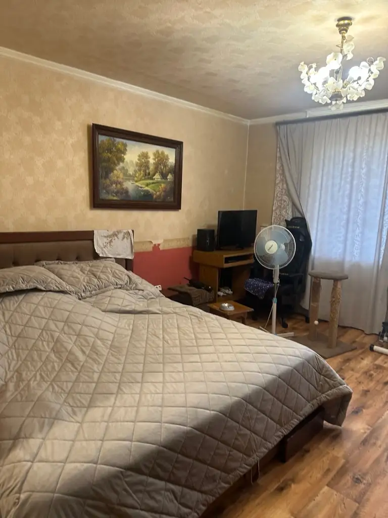 Продам 3- х комнатную квартиру куйбышевский район.
₽ 5 300 000
Торг возможен
Адрес:
Офицерский проспект 66, район куйбышевский, донецк, донецкая народная республика,
Количество комнат:
3
Общая площадь:
47М2
Жилая площадь:
65М2
Площадь кухни:
10М2
Тип дома:
Кирпичный
Этаж:
4
Этажность дома:
9
Продам отличную 3-х комнатную квартиру в куйбышевскрсм районе, великолепная планировка, все комнаты раздельные, окна пластиковые, комнаты раздельные, вода доходит по графику, отличная планировка, состояние заезжай и живи, рядом с домом развитая инфраструктура, магазины, супермаркеты, школа, детский сад, остановки общественного транспорта по всем направлениям города, парк. Близость к центру донецка. Просмотр квартиры возможен в удобное для вас время, по предварительной договорённости, звоните для записи на просмотр, документы егрн готовы. Собственник один на сделке. Прописанных нет. Видеообзор квартиры пришлю вам по вашему запросу. - фотография - 5
