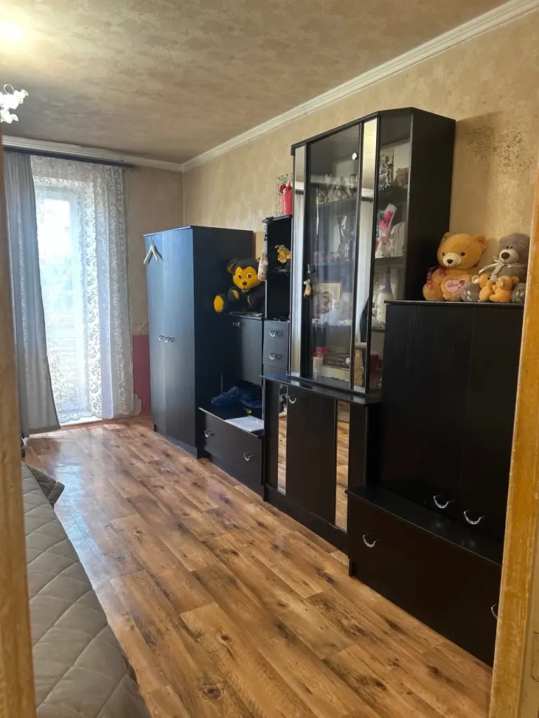 Продам 3- х комнатную квартиру куйбышевский район.
₽ 5 300 000
Торг возможен
Адрес:
Офицерский проспект 66, район куйбышевский, донецк, донецкая народная республика,
Количество комнат:
3
Общая площадь:
47М2
Жилая площадь:
65М2
Площадь кухни:
10М2
Тип дома:
Кирпичный
Этаж:
4
Этажность дома:
9
Продам отличную 3-х комнатную квартиру в куйбышевскрсм районе, великолепная планировка, все комнаты раздельные, окна пластиковые, комнаты раздельные, вода доходит по графику, отличная планировка, состояние заезжай и живи, рядом с домом развитая инфраструктура, магазины, супермаркеты, школа, детский сад, остановки общественного транспорта по всем направлениям города, парк. Близость к центру донецка. Просмотр квартиры возможен в удобное для вас время, по предварительной договорённости, звоните для записи на просмотр, документы егрн готовы. Собственник один на сделке. Прописанных нет. Видеообзор квартиры пришлю вам по вашему запросу. - фотография - 6