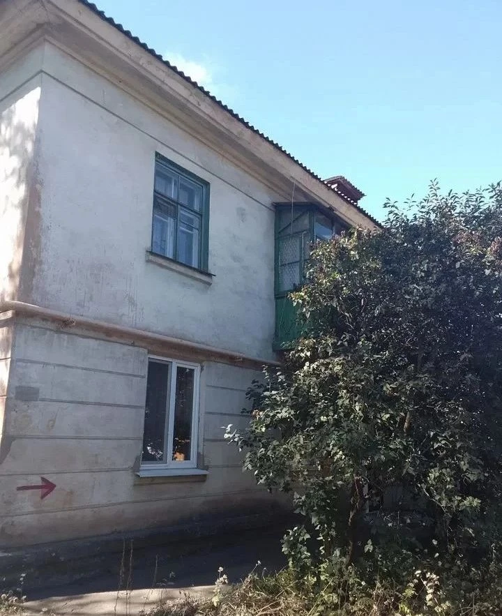 Продам 3- х комнатную в кировском районе, возле стадиона кировец, рядом бассейн, кировец, вода по графику, колонка газовая, комнаты раздельные, рядом магазины, школа, детский сад, остановки общественного транспорта, общая площадь 65 м2, просмотр возможен по вашему запросу, торг при просмотре, документы егрн, звоните для записи на просмотр. - фотография - 2
