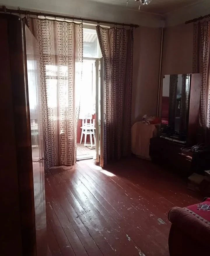 Продам 3- х комнатную в кировском районе, возле стадиона кировец, рядом бассейн, кировец, вода по графику, колонка газовая, комнаты раздельные, рядом магазины, школа, детский сад, остановки общественного транспорта, общая площадь 65 м2, просмотр возможен по вашему запросу, торг при просмотре, документы егрн, звоните для записи на просмотр. - фотография - 5