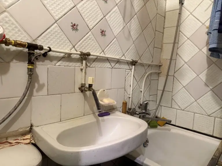 2К. Квартира — кировский район, ул. Кирова, 445, абакумова
Общая площадь — 46 кв. М.
Этаж: 2/3

Комнаты смежные. Прописанных нет, собственник находится в городе. Торг уместен.

— Стоимость: **1 700 000 ₽**
+7(949)105-35-35, Виктория - фотография - 2