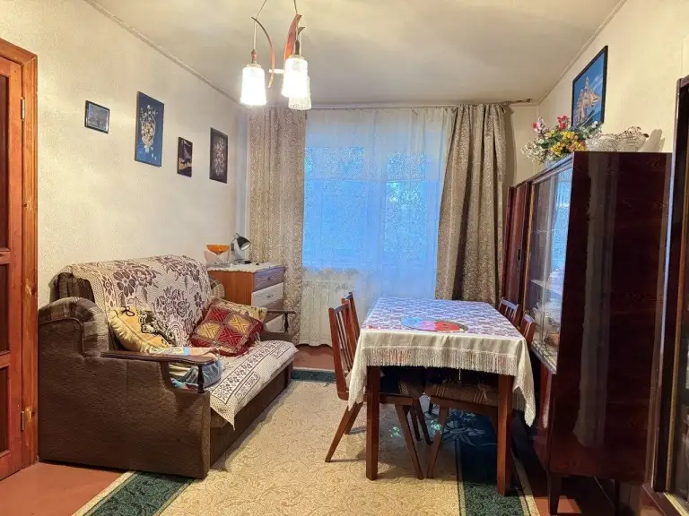 2К. Квартира — кировский район, ул. Кирова, 445, абакумова
Общая площадь — 46 кв. М.
Этаж: 2/3

Комнаты смежные. Прописанных нет, собственник находится в городе. Торг уместен.

— Стоимость: **1 700 000 ₽**
+7(949)105-35-35, Виктория - фотография - 3