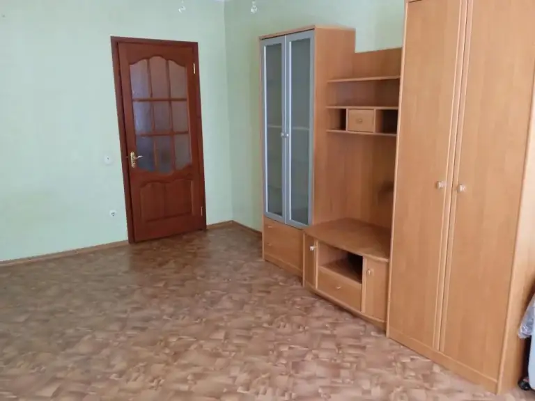 Продается 1-к квартира в донецке (киевский р-н, гладковка)
Уютная квартира на 1 этаже 9-этажного дома по ул. Савченко.
Общая площадь — 38 м², кухня — 8 м².
Инфраструктура: всё необходимое рядом — гимназия №61, детский сад, рынок, супермаркеты и амбулатория.
Юридическое сопровождение сделки «под ключ».
Цена: 3500 000 руб.
Звоните прямо сейчас:
— Наталья владимировна
Ан «новый донбасс»
Тел: +7 (949) 327-98-90 и 7 918 557 65 15 - фотография - 9