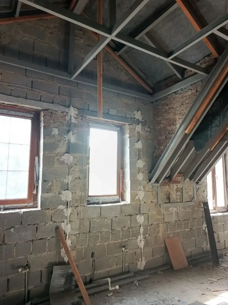 Продам дом переулок покрышева, 5 минут до донецк сити.
Продам дом новой постройки под чистовую отделку, центр города улица артема в шаговой доступности.
Проект дома планировали для проживания нескольких семей.
Просторная гостиная, веранда, гардеробная, санузел первого этажа.
Второй уровень : три спальни, санузел, спортзал, гардеробная.
Третий уровень: открытое пространство, новый собственник будет зонировать под свои требования. Гараж на две машины.
4,5 Соток приватизированной земли. - фотография - 8