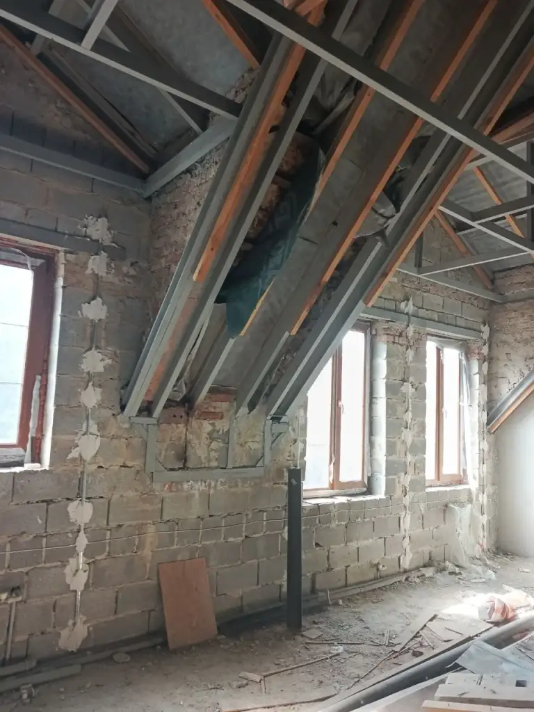 Продам дом переулок покрышева, 5 минут до донецк сити.
Продам дом новой постройки под чистовую отделку, центр города улица артема в шаговой доступности.
Проект дома планировали для проживания нескольких семей.
Просторная гостиная, веранда, гардеробная, санузел первого этажа.
Второй уровень : три спальни, санузел, спортзал, гардеробная.
Третий уровень: открытое пространство, новый собственник будет зонировать под свои требования. Гараж на две машины.
4,5 Соток приватизированной земли. - фотография - 9