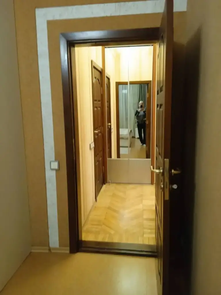 2К. Квартира — ворошиловский район, бульвар пушкина, 26
Этаж: 4/5
80 М2
В квартире есть вся необходимая бытовая техника и накопитель воды объёмом 1 тонна.
В стоимость включены стирка, уборка, смена постельного белья, а также стирка и глажка личных вещей.
— Стоимость: **80 000 ₽** + коммунальные услуги
+7(949)105-35-35, Виктория - фотография - 6