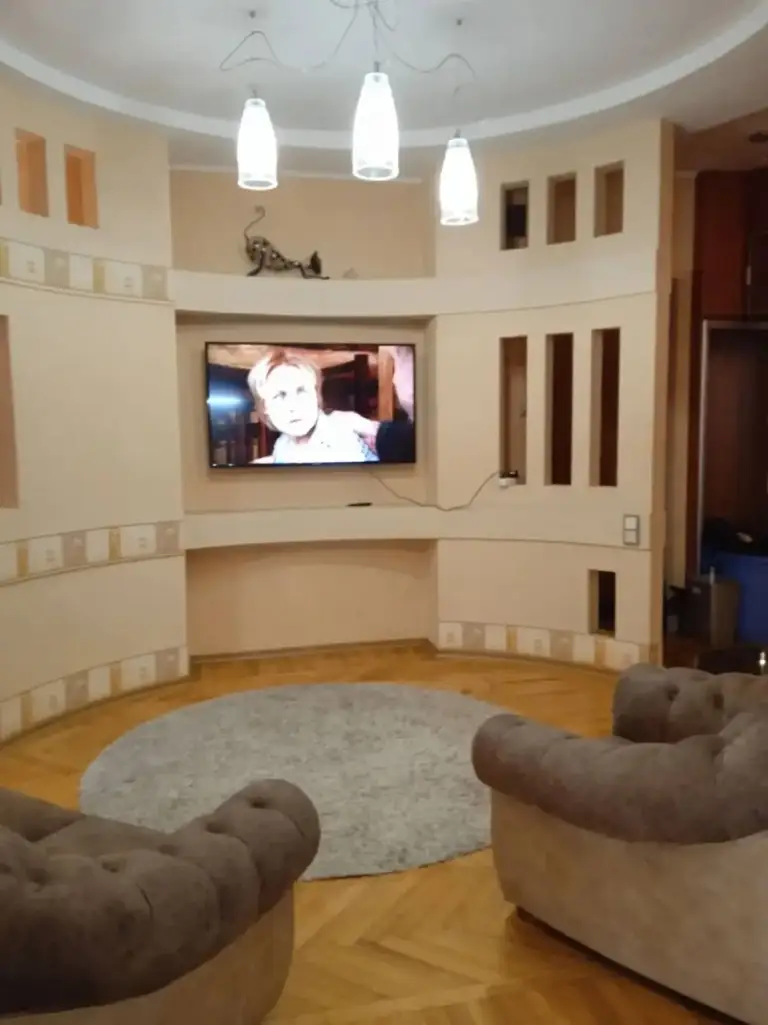 2К. Квартира — ворошиловский район, бульвар пушкина, 26
Этаж: 4/5
80 М2
В квартире есть вся необходимая бытовая техника и накопитель воды объёмом 1 тонна.
В стоимость включены стирка, уборка, смена постельного белья, а также стирка и глажка личных вещей.
— Стоимость: **80 000 ₽** + коммунальные услуги
+7(949)105-35-35, Виктория - фотография - 1