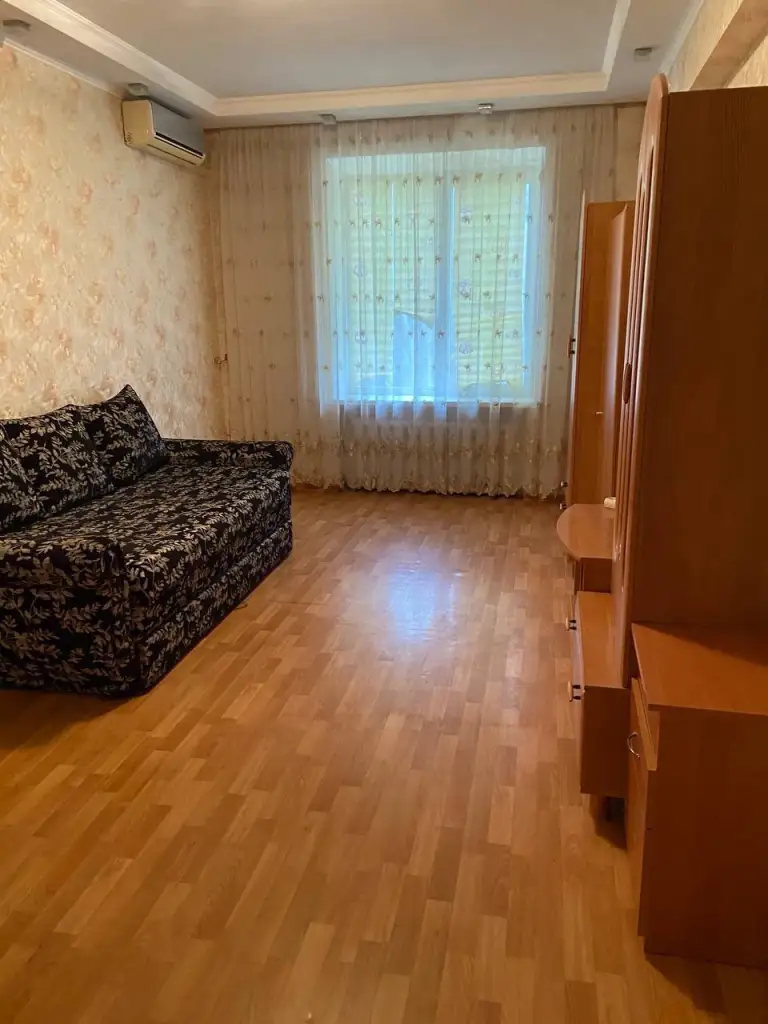 2К. Квартира — ворошиловский район, ул. Гурова
Этаж: 4/5

Квартира в сталинском доме, рядом с донну. Есть вся мебель и бытовая техника.

Установлена накопительная система на 500 литров.
Для одного мужчины.

— Стоимость: **50 000 ₽**
+7(949)105-35-35, Виктория - фотография - 8
