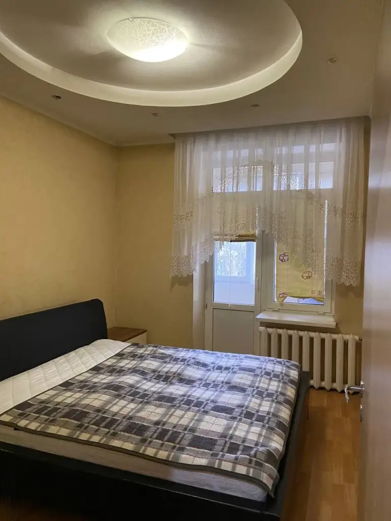 2К. Квартира — ворошиловский район, ул. Гурова
Этаж: 4/5

Квартира в сталинском доме, рядом с донну. Есть вся мебель и бытовая техника.

Установлена накопительная система на 500 литров.
Для одного мужчины.

— Стоимость: **50 000 ₽**
+7(949)105-35-35, Виктория - фотография - 1