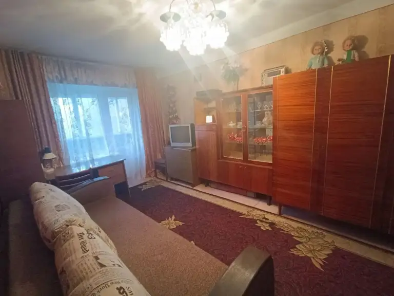 Продам 1-комнатную квартиру, возле стадиона кировец, пл. Свободы, кировский район донецка.
Рядом магазины, детсад, школа, больница, спорткомплекс с бассейном, хорошая транспортная развязка. Площадь 30 м. Кв. , жилая 16 м. Кв. Квартира тёплая, не угловая, окна пластиковые, трубы пластик.
Удобный 3 эт. /4.
Цена 2,27 млн. Собственник в донецке. Больше фото по запросу.
☎☎ +7 949 336 13 92 - фотография - 4