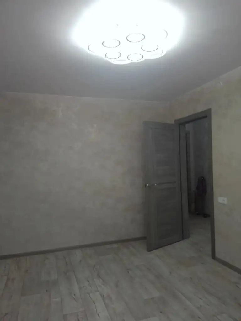 Продам
1-Комнатную квартиру на солнечном, кировский р-н донецка
11 Эт. /14, площадь 34,5 м². Вода каждый день. Отличный ремонт, новая кухня. Бойлер на горячую воду. В доме 2 лифта.
Рядом всё необходимое: транспорт, школы, детские сады, рынок, сетевые магазины. До центра 10 минут.
Цена: 3 500 000 рублей. Документы готовы, собственник на сделке.

+7 949 336 13 92 - фотография - 8