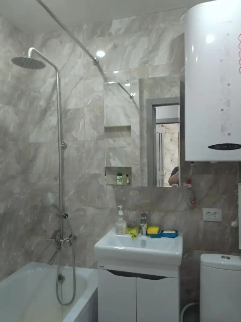 Продам
1-Комнатную квартиру на солнечном, кировский р-н донецка
11 Эт. /14, площадь 34,5 м². Вода каждый день. Отличный ремонт, новая кухня. Бойлер на горячую воду. В доме 2 лифта.
Рядом всё необходимое: транспорт, школы, детские сады, рынок, сетевые магазины. До центра 10 минут.
Цена: 3 500 000 рублей. Документы готовы, собственник на сделке.

+7 949 336 13 92 - фотография - 1