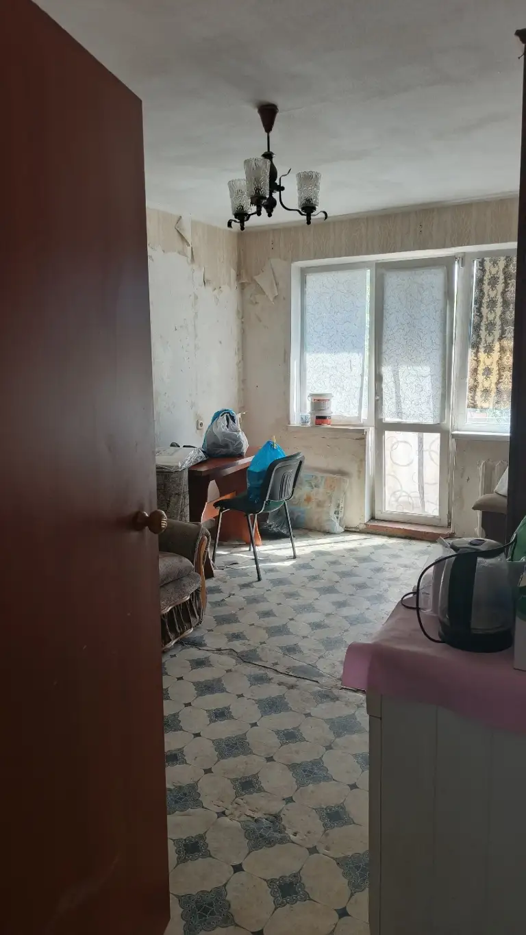 Продам 2-комнатную квартиру на пл. Свободы, кировский район донецка. Рядом дк франко, спорткомплекс кировец, упермаркеты, детсад, школа, поликлиника, бассейн. Хорошая транспортная развязка площадь 44 м. Кв.
Удобный 3 эт. /5. Квартира тёплая.
Цена 3 млн. Собственник в донецке. Больше фото по запросу.
☎☎ +7 949 336 13 92 - фотография - 3