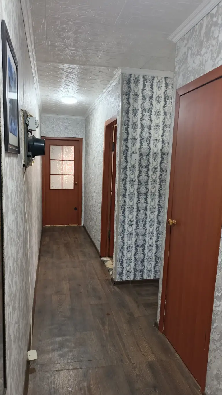 Продам 2-комнатную квартиру на пл. Свободы, кировский район донецка. Рядом дк франко, спорткомплекс кировец, упермаркеты, детсад, школа, поликлиника, бассейн. Хорошая транспортная развязка площадь 44 м. Кв.
Удобный 3 эт. /5. Квартира тёплая.
Цена 3 млн. Собственник в донецке. Больше фото по запросу.
☎☎ +7 949 336 13 92 - фотография - 5