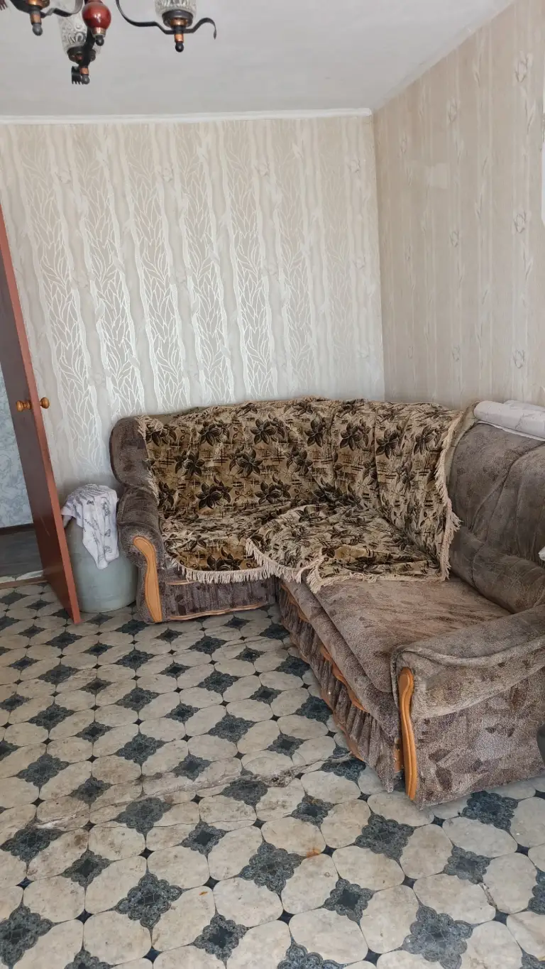 Продам 2-комнатную квартиру на пл. Свободы, кировский район донецка. Рядом дк франко, спорткомплекс кировец, упермаркеты, детсад, школа, поликлиника, бассейн. Хорошая транспортная развязка площадь 44 м. Кв.
Удобный 3 эт. /5. Квартира тёплая.
Цена 3 млн. Собственник в донецке. Больше фото по запросу.
☎☎ +7 949 336 13 92 - фотография - 7