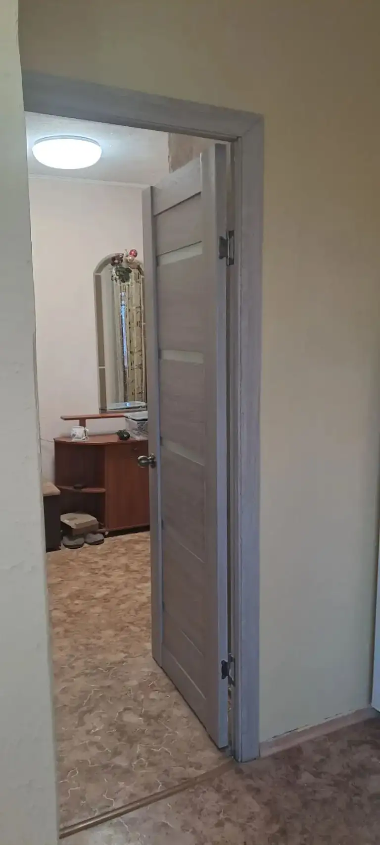 Продам 1-комнатную квартиру в отличном состоянии, на пл. Свободы, кировский район донецка.
Рядом дк франко, ск кировец, супермаркеты, детсад, школа, поликлиника, спорткомплекс с бассейном, хорошая транспортная развязка. Большая кухня. Площадь 36 м. Кв.
5 Эт. /5. Квартира тёплая.
Цена 2,7 млн. Собственник готов рассмотреть предложения по торгу. Больше фото по запросу.
☎☎ +7 949 336 13 92 - фотография - 8
