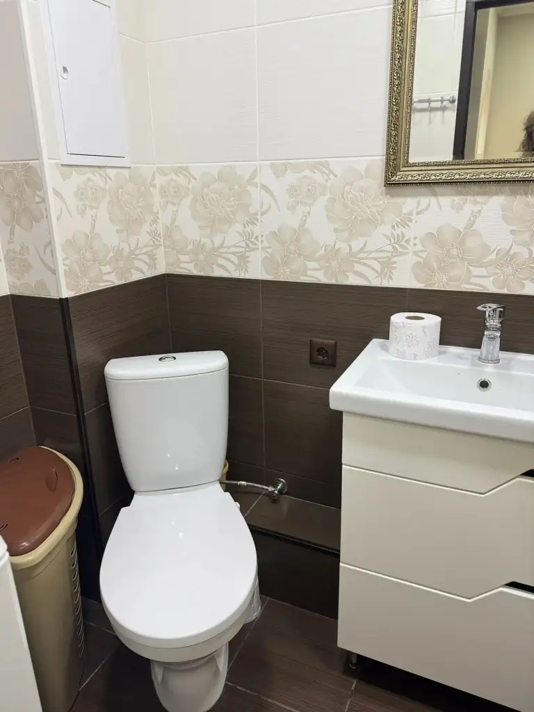 Продам 1-комнатную квартиру на ул. Бирюзова, кировский район донецка.
Отличный ремонт, рядом супермаркеты, детсад, школа, транспорт. Большая кухня. Площадь 30 м. Кв.
7 Эт. /9. Квартира тёплая.
Цена 2,5 млн. Собственник в донецке. Больше фото по запросу.
☎☎ +7 949 336 13 92 - фотография - 4