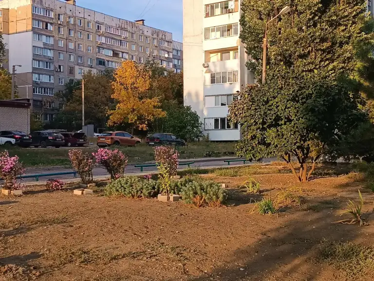 Продам
3-Комнатную квартиру с холлом на текстильщике, донецк кировский р-н.
8 Эт. / 14. Крупногабаритная. Общая пл. 77 м. Кв. Жилое состояние. Две кладовые. До школы 1-2 минуты пешком, рядом детсад, остановка транспорта, ледовый дворец. Ухоженная территория, чистый подъезд. Документы готовы. Больше фото по запросу.
💲💲💲Цена 4,4 млн. Собственник на сделке.
☎ +7 949 336 13 92,
☎+7 951 820 32 25
Больше предложений смотрите на моей странице - фотография - 4