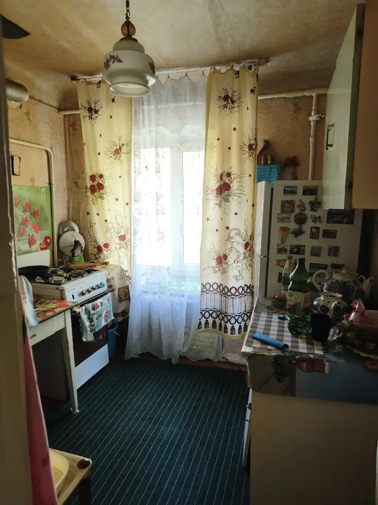 Продажа 3 х комнатная квартира
Донецк в киевском районе, ул. Собинова
🔹Площадь: 54 м2 (общая), кухня: 6 м2
🔹Этаж: 3 из 3. Дом кирпичный.
👍Отличная планировка в квартире балкон. Квартира под ремонт.
📍Инфраструктура: детский сад, школа, магазины, супермаркет.
Документы готовы.
💰Цена: 2 000 000 рублей. Наталья - фотография - 1