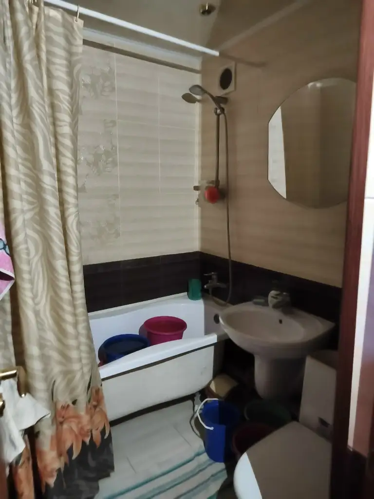 Продажа 1 комнатная квартира
Донецк в киевском районе, ул. Собинова
🔹Площадь: 27 м2 (общая), кухня: 6м2
🔹Этаж: 3 из 4. Дом кирпичный.
👍Отличная планировка в квартире балкон.
📍Инфраструктура: детский сад, школа, магазины, супермаркет.
Документы готовы.
💰Цена: 2.500.000 рублей. Наталья - фотография - 4