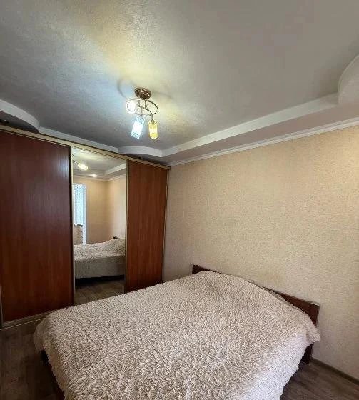 Продам 3-комнатную квартиру на текстильщике, кировский район донецка.
Ориентир – обжора. В радиусе 50-200 м супермаркет, школа, детский сад, остановка общественного транспорта, рынок и т. Д. Отличный ремонт, техэтаж.
5 Этаж / 5. Собственник готов торговаться
Цена 5 000 000 руб.
+7 949 336 13 92 - фотография - 6