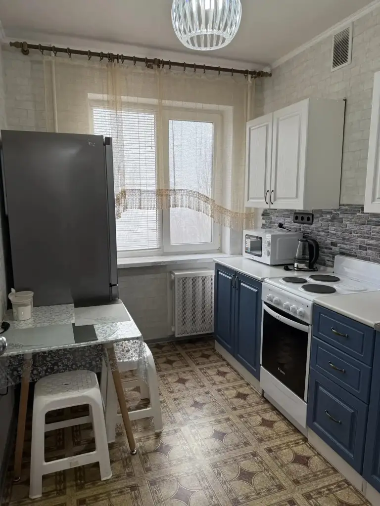 Продам просторную 1-комнатную квартиру в центре текстильщика, кировский р-н донецка
Ориентир – 22 училище.
Отличное. Продаётся с мебелью и бт. Площадь 35 м. Кв. Больше фото по запросу
Цена 3,3 млн. Собственник в донецке.
+7 949 336 13 92
+7 951 820 32 25 - фотография - 2