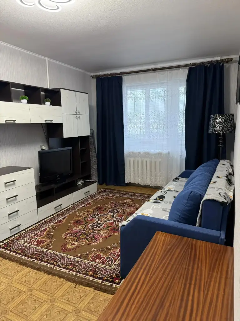 Продам просторную 1-комнатную квартиру в центре текстильщика, кировский р-н донецка
Ориентир – 22 училище.
Отличное. Продаётся с мебелью и бт. Площадь 35 м. Кв. Больше фото по запросу
Цена 3,3 млн. Собственник в донецке.
+7 949 336 13 92
+7 951 820 32 25 - фотография - 4