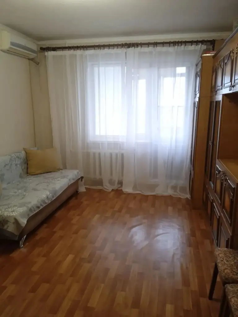 Продается просторная 1-комнатная квартира на дск, рядом текстильщик, петровский р-н донецка
Крупногабаритная, чешка.
Хорошее жилое состояние. Продаётся с мебелью и бт. Площадь 36 м. Кв. Больше фото по запросу
Цена 2,2 млн. Собственник в донецке.
+7 949 336 13 92 - фотография - 4