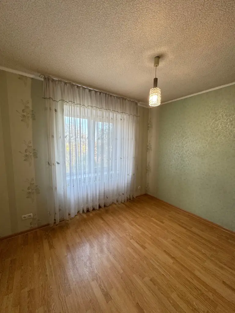 Продажа 3к кв в буденновском районе
По ул. 230 стрелковой дивизии - 32

4Эт /9эт кооперативного дома.
Общ - 70,1 кухня - 8,7м2
Жилая - 40,8м2

Квартира теплпя, пластиковые окна.
Кухня оборудована всей необходимой техникой,
Бонусом посудомоечная машина.
В квартире установленны кондиционеры.
Рядом школа, детский сад, супермаркеты, рынок,
Удобная транспортная развязка, из окон видна дкмд.
Вода по графику.
При желании достаточно места для установки накопителя.
Реальному покупателю скидка.
6 700 000 Р + ан вариант
+7 949 095 32 35
Наталья(миранда, телеграмм) - фотография - 2
