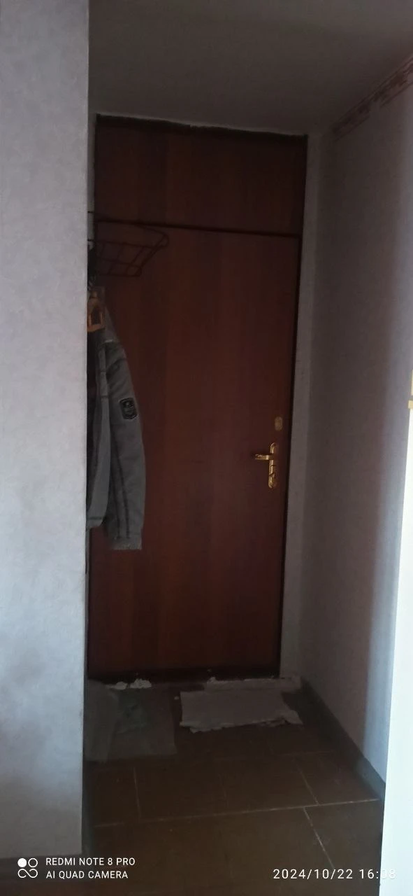 Комната в общежитии — кировский район, текстильщик, ул. Петровского
Общая площадь — 17 кв. М.
Этаж: 7/9

Комната в хорошем состоянии. Бронированная дверь, металлопластиковое окно. Санузел и кухня общие.

Документы готовы.

— Стоимость: **1 000 000 ₽**
+7(949)105-35-35, Виктория - фотография - 5