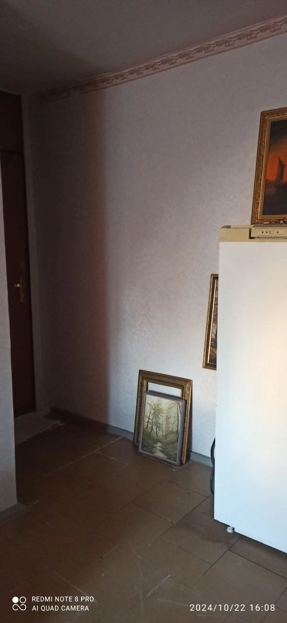Комната в общежитии — кировский район, текстильщик, ул. Петровского
Общая площадь — 17 кв. М.
Этаж: 7/9

Комната в хорошем состоянии. Бронированная дверь, металлопластиковое окно. Санузел и кухня общие.

Документы готовы.

— Стоимость: **1 000 000 ₽**
+7(949)105-35-35, Виктория - фотография - 6
