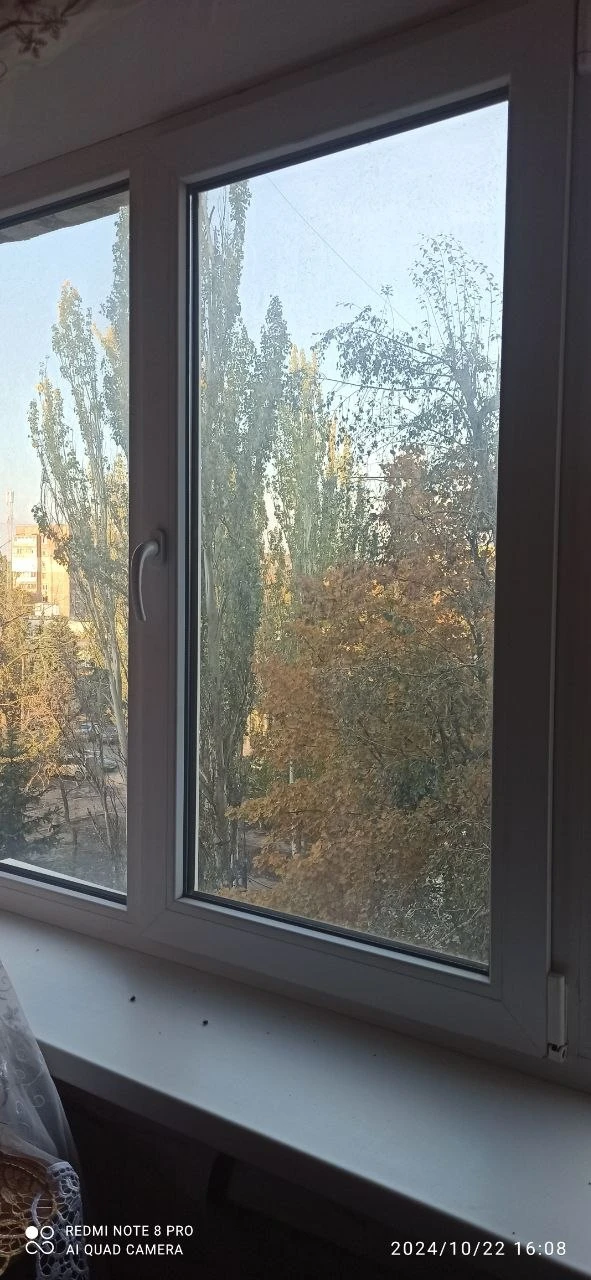 Комната в общежитии — кировский район, текстильщик, ул. Петровского
Общая площадь — 17 кв. М.
Этаж: 7/9

Комната в хорошем состоянии. Бронированная дверь, металлопластиковое окно. Санузел и кухня общие.

Документы готовы.

— Стоимость: **1 000 000 ₽**
+7(949)105-35-35, Виктория - фотография - 3