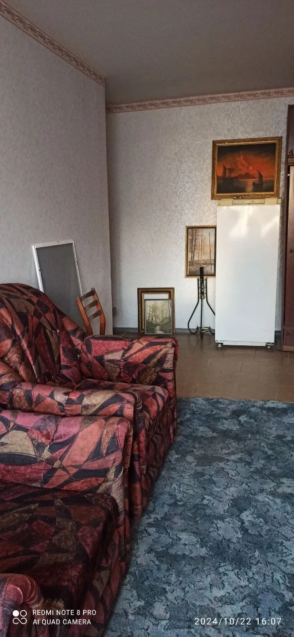 Комната в общежитии — кировский район, текстильщик, ул. Петровского
Общая площадь — 17 кв. М.
Этаж: 7/9

Комната в хорошем состоянии. Бронированная дверь, металлопластиковое окно. Санузел и кухня общие.

Документы готовы.

— Стоимость: **1 000 000 ₽**
+7(949)105-35-35, Виктория - фотография - 7