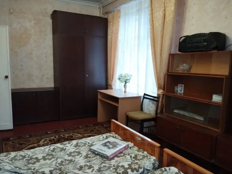 3К. Квартира — ворошиловский район, ул. Щорса, 2
Этаж: 4/4

Квартира в сталинском доме. Вода по графику, газовая колонка.

— Стоимость: **30 000 ₽**
+7(949)105-35-35, Виктория - фотография - 9