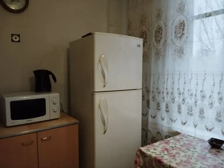 3К. Квартира — ворошиловский район, ул. Щорса, 2
Этаж: 4/4

Квартира в сталинском доме. Вода по графику, газовая колонка.

— Стоимость: **30 000 ₽**
+7(949)105-35-35, Виктория - фотография - 1