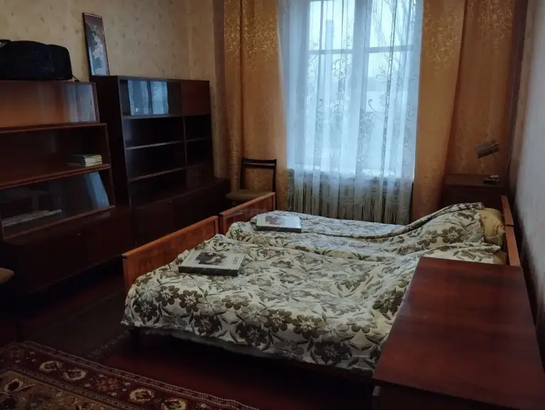 3К. Квартира — ворошиловский район, ул. Щорса, 2
Этаж: 4/4

Квартира в сталинском доме. Вода по графику, газовая колонка.

— Стоимость: **30 000 ₽**
+7(949)105-35-35, Виктория - фотография - 10
