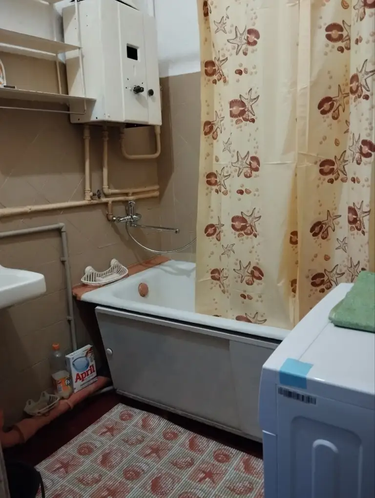 3К. Квартира — ворошиловский район, ул. Щорса, 2
Этаж: 4/4

Квартира в сталинском доме. Вода по графику, газовая колонка.

— Стоимость: **30 000 ₽**
+7(949)105-35-35, Виктория - фотография - 4
