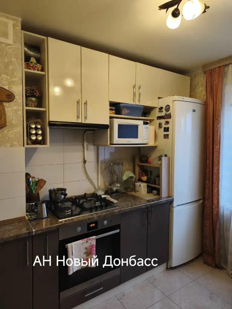 Продажа 3 х комнатная квартира

🌇Донецк в киевском районе. Гладковка 📍

💧Вода по графику.
🔹Площадь: 68 м2 (общая), кухня: 8 м2
🔹Этаж: 9 из 10
👍Отличная планировка в квартире лоджия + балкон.
📍Инфраструктура: детский сад, школа, магазины, рынок, супермаркет, остановка автобуса

💰Цена: 6.500.000 рублей. И торг. Наталья владимировна ан новый донбасс - фотография - 5