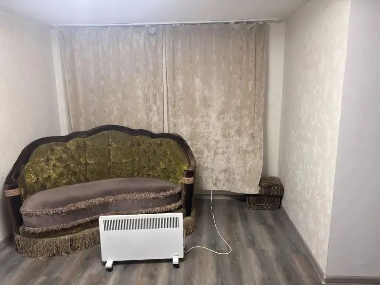 Дом аренда — макеевка, галактика

Общая площадь — 70 кв. М.
Этаж: 1/1
Дом после ремонта, состоит из трех комнат и кухни. Удобства находятся в доме, есть место под авто. Вода подается постоянно, имеется накопительный бак.

— Стоимость: **40 000 ₽** + коммунальные услуги + залог 100% + комиссия агентства 100% (единоразово при заключении договора).
+7(949)105-35-35, Виктория - фотография - 6