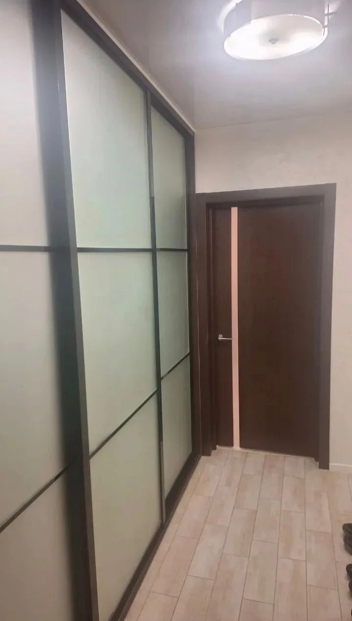 Продам квартиру. Донецк, пролетарский р-н. , ул. Раздольная
Продается 2 комн. Квартира, этаж 9/9, площадь 50 м²
Мебель вся остается. Сделан ремонт в 2016 году, никто не жил с этого времени. 3 кондиционера, посудомоечная машина. Санузел раздельный.
Вода по графику, напор хороший. Новая электрика, сантехника. Полы с подогревом. Крыша не течет.
Стоимость 5.000.000 рублей
+7(949)014-66-70 - Артур - фотография - 5