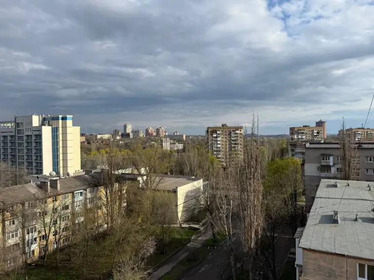 **Продается 3к. Квартира на б-р школьный 4 **
Кирпичный дом, панорамный вид на кальмиус. Ключи на руках, показ в любое время. Документы готовы.

- Адрес квартиры: б-р школьный 4, ворошиловский р-н
- Общая площадь —** 66 кв. М. **
- Этаж:** 6/9 **

Стоимость:** 4 500 000₽ **
+7(949)105-35-35, Виктория
Контакты: @donvikay - фотография - 2