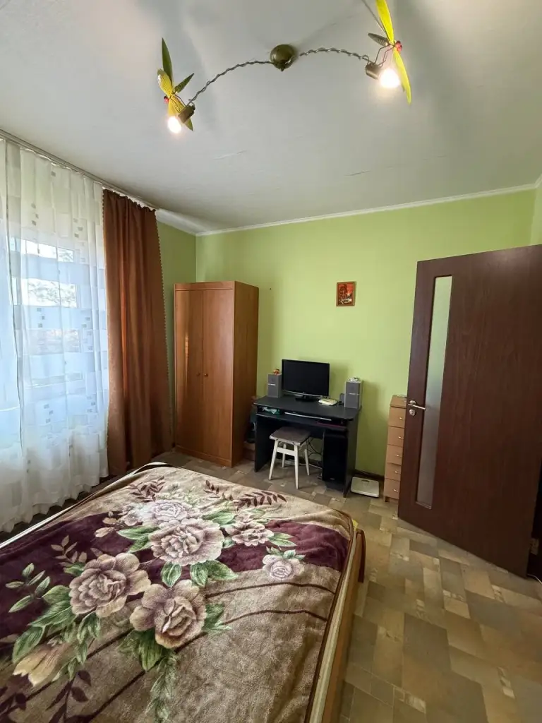 2К. Квартира — калининский район, ул. Дзержинского, 65
Общая площадь — 50 кв. М.
Этаж: 4/9

Район облгаи. Жилое состояние, кухня 7,5 кв. М. Мебель остается. Вода подается по графику.

Возможна продажа с гаражом.

— Стоимость: **4 300 000 ₽**
+7(949)105-35-35, Виктория - фотография - 9