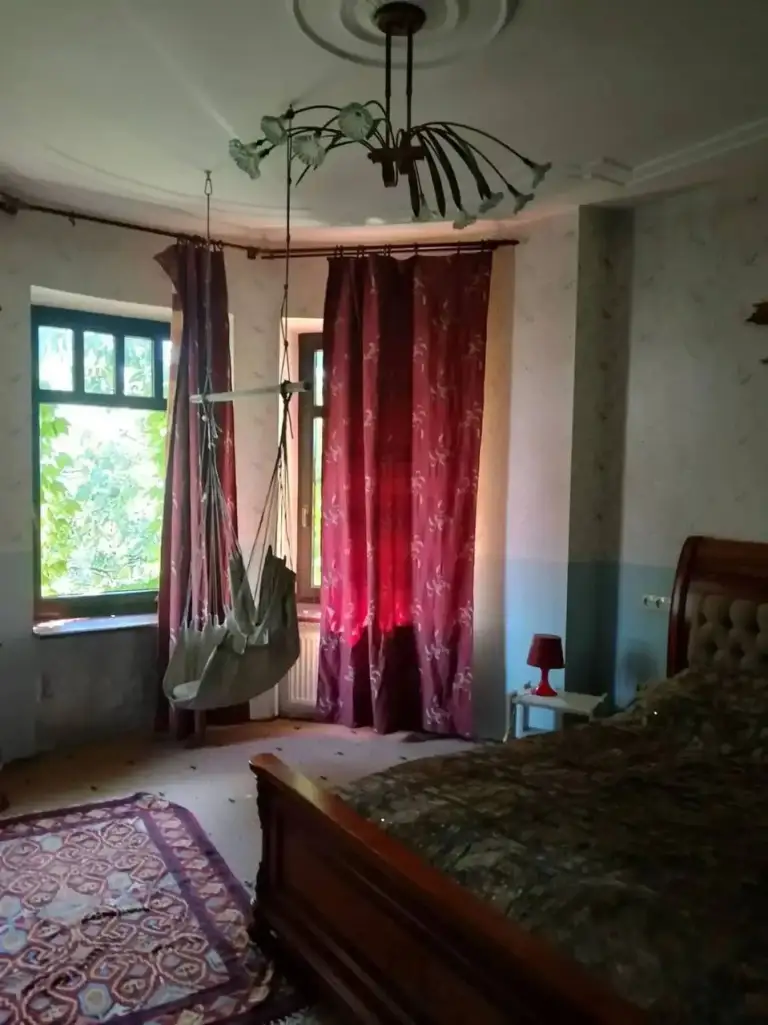 Дом — куйбышевский район, ул. Порт-артурная, 17
Общая площадь — 215 кв. М.
Трёхуровневый дом рядом с гостиницей «прага». Требует косметического ремонта.
— Стоимость: **15 000 000 ₽**
+7(949)105-35-35, Виктория - фотография - 7