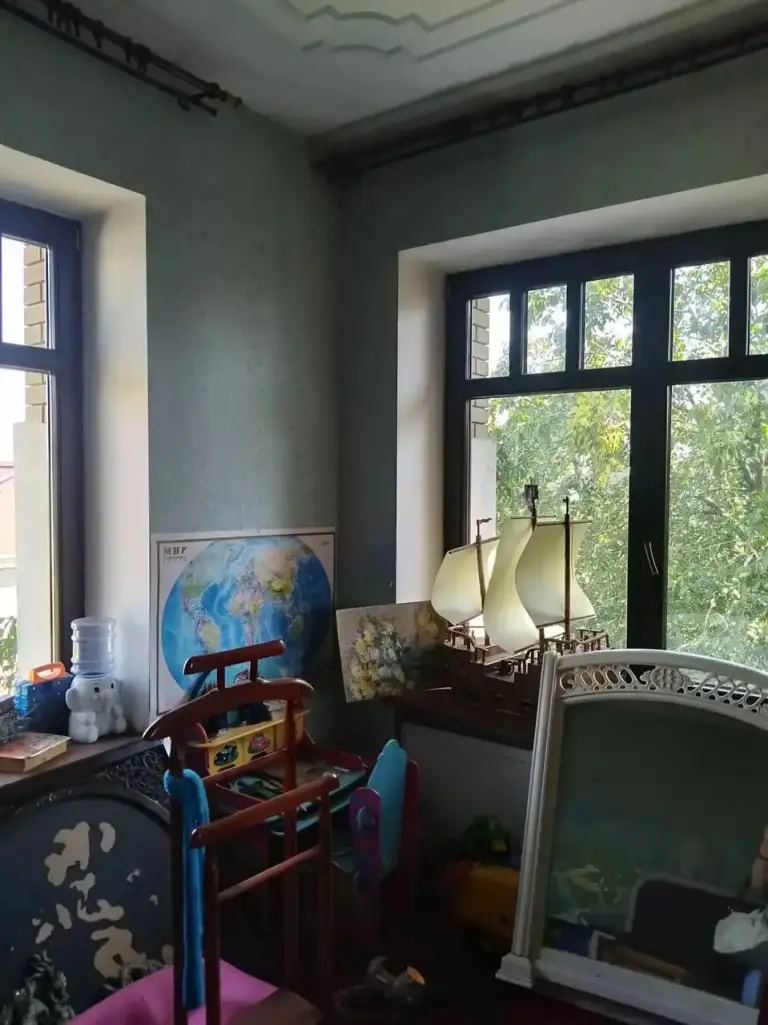 Дом — куйбышевский район, ул. Порт-артурная, 17
Общая площадь — 215 кв. М.
Трёхуровневый дом рядом с гостиницей «прага». Требует косметического ремонта.
— Стоимость: **15 000 000 ₽**
+7(949)105-35-35, Виктория - фотография - 3