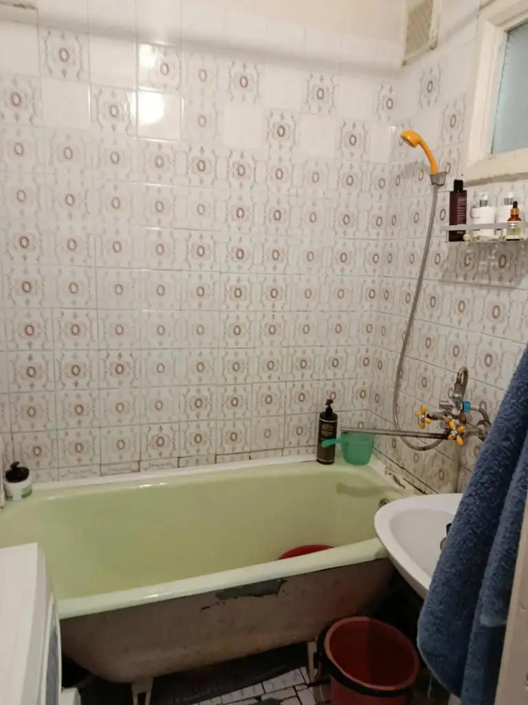 Продам 3-комнатную квартиру на пл. Свободы, кировский р-н донецка.
Отличный 3 этаж /5. Все комнаты раздельные. Жилая, под ремонт.
Рядом магазины, школа, детсад, спорткомплекс, дк франко, хорошая транспортная развязка.
65 М2, документы готовы. Больше фото по запросу.
Цена 3,8 млн. Собственник в донецке.
+7 949 336 13 92 - фотография - 8